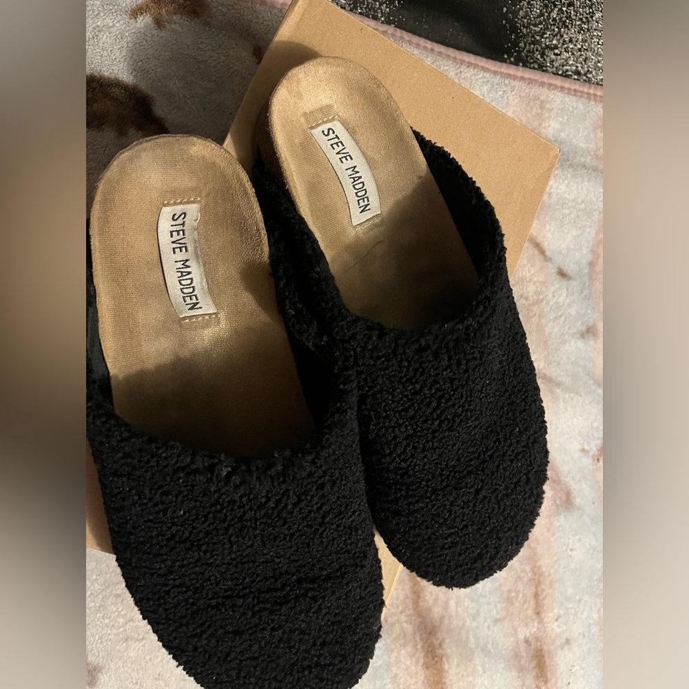 Clogs - Picture 2 of 3